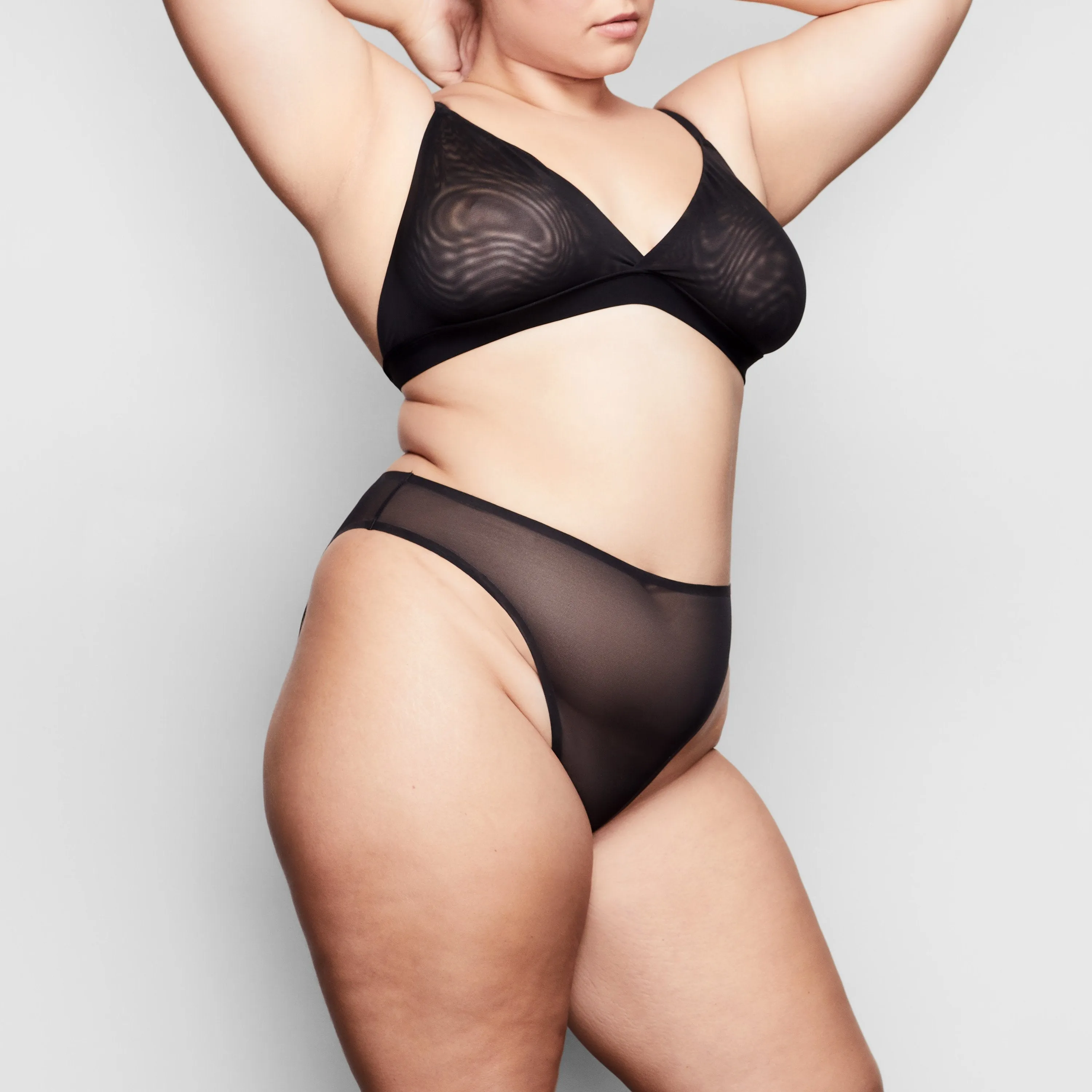 MESH TRIANGLE BRALETTE | ONYX